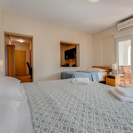 Argyruntum Apartments Starigrad Paklenica Buitenkant foto