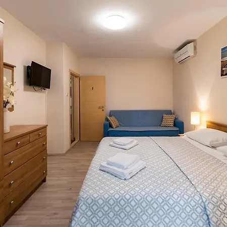 Argyruntum Apartments Starigrad Paklenica Buitenkant foto