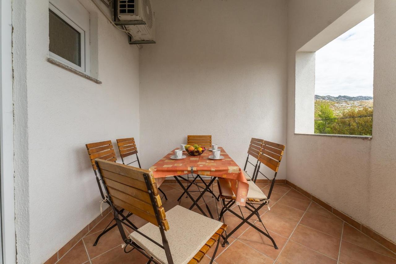 Argyruntum Apartment *