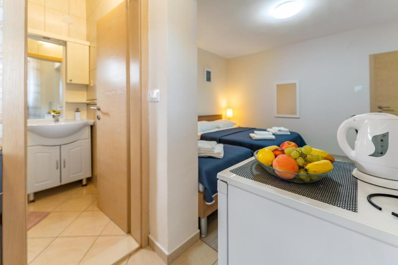 Argyruntum Apartment *