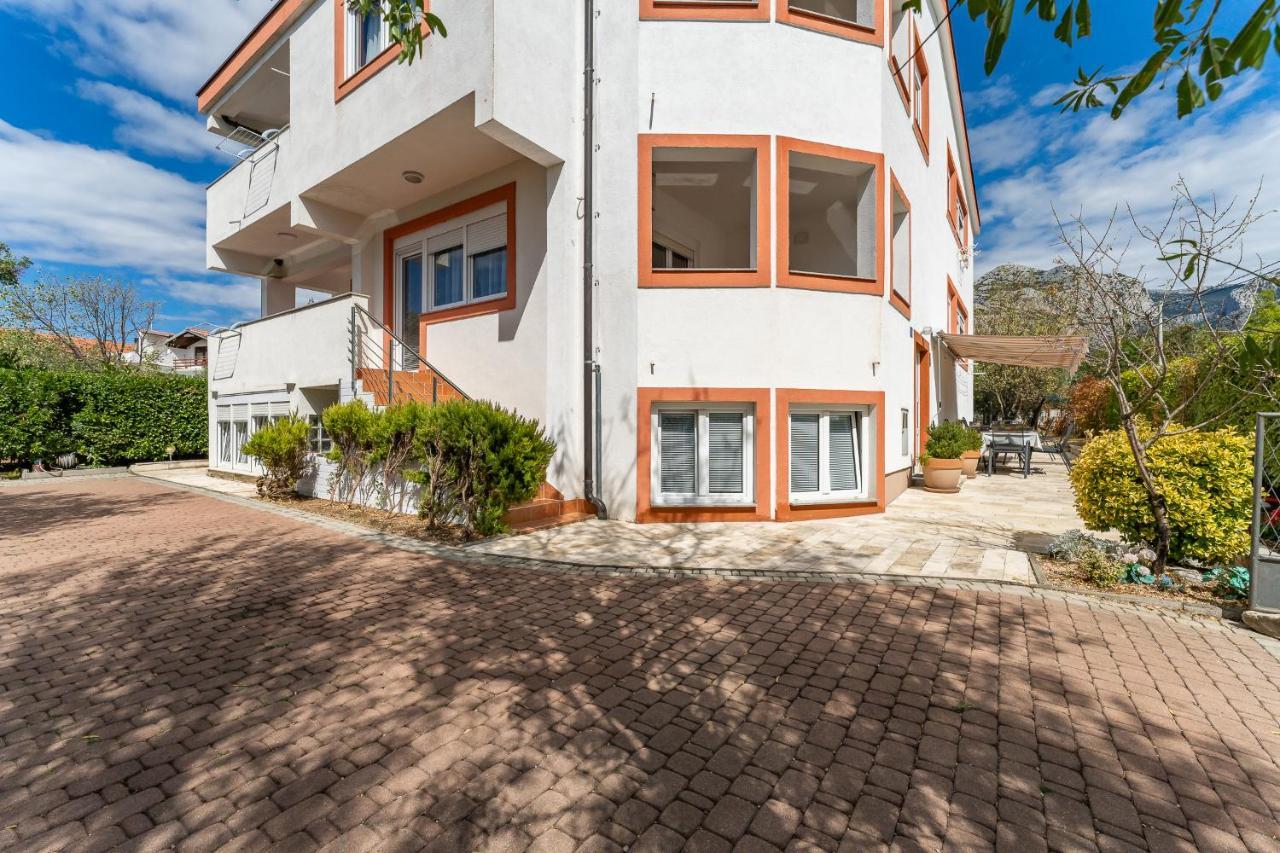 Argyruntum Apartment