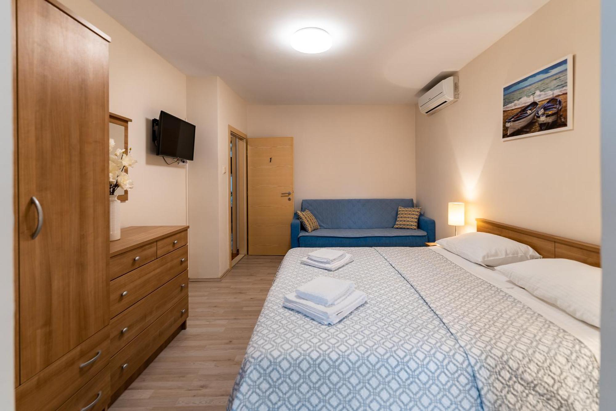 Argyruntum Apartment *